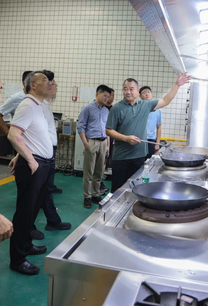 潮州市商用厨房工程商首选CCC商用厨具设备源头厂，破解出餐效率难题