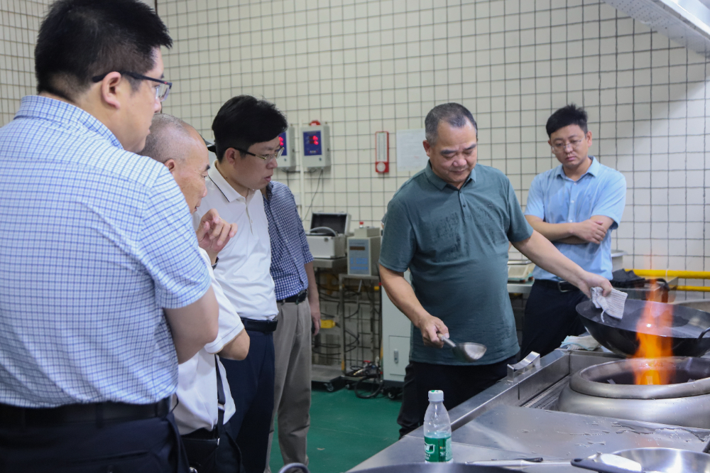 南京商用厨具经销商注意：CCC认证商用厨房设备源头工厂破解工程定制困局