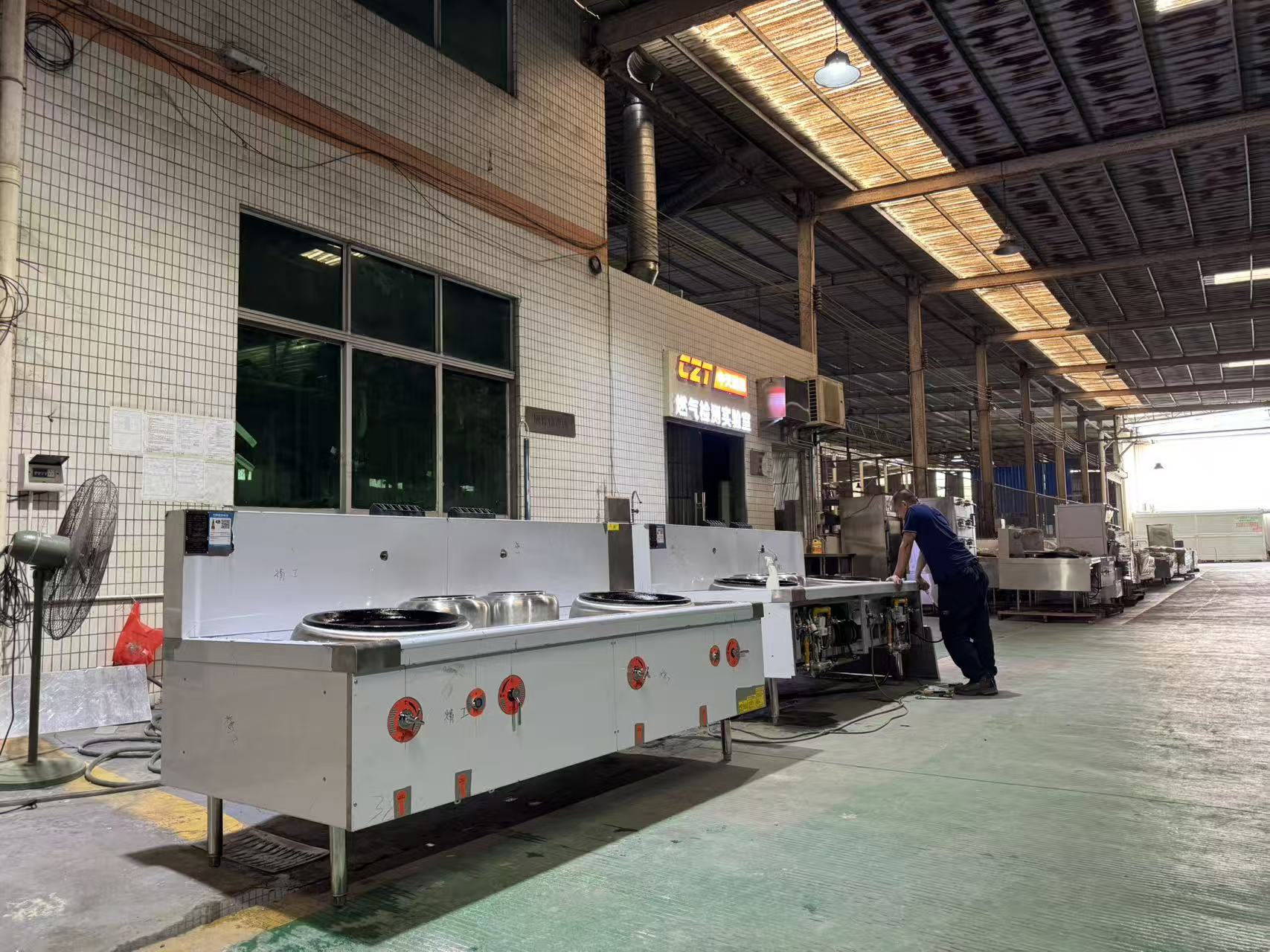 深圳市商用厨房工程商为何要选国家3c认证商用厨房工程设备源头工厂？